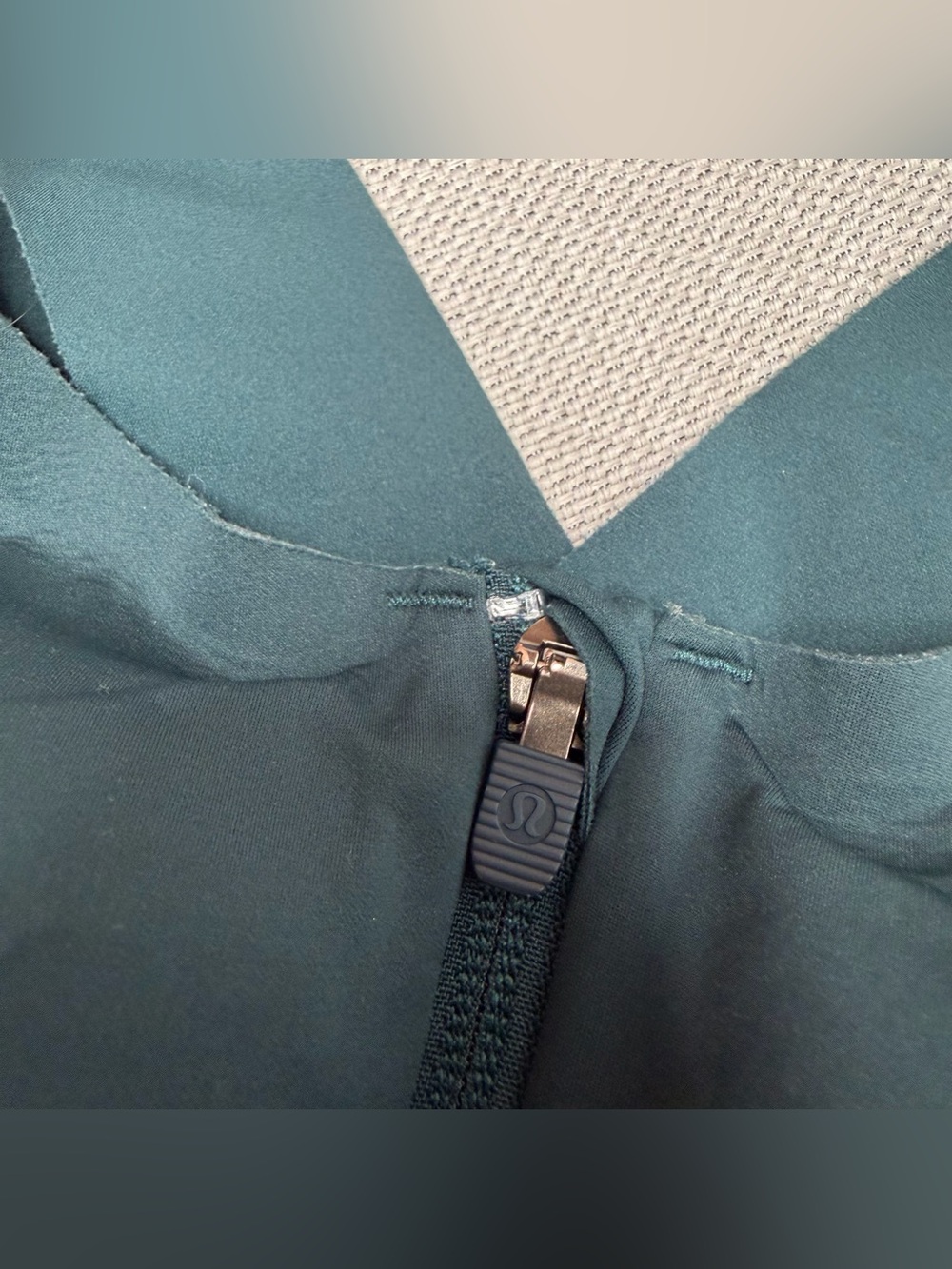 Lululemon Dark Teal Criss Cross Zip Front Sports Bra Size 32DD - Picture 3 of 4